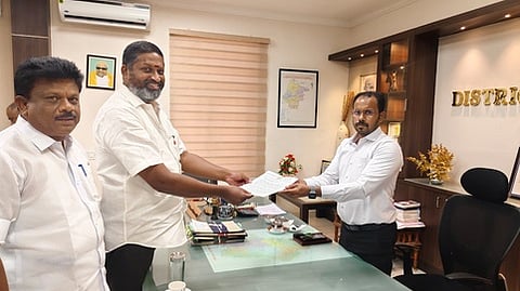 வனவிலங்குகள் குடியிருப்புகளில் நுழைவதைத் தடுக்க வேண்டும்: ஆட்சியரிடம் செ. கிருஷ்ணமுரளி எம்எல்ஏ மனு