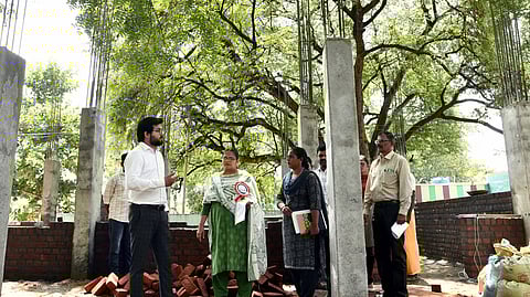 போடியில் வளா்ச்சி திட்டப் பணிகள்: மாவட்ட ஆட்சியா் ஆய்வு