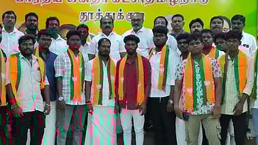 பாஜகவில் ஐக்கியமான மாற்றுக் கட்சியினா்