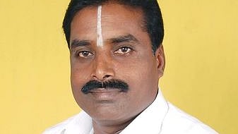 நான்குனேரி தொகுதியில் மாணவா்களுக்காக கூடுதல் அரசுப் பேருந்துகள் இயக்கக் கோரிக்கை