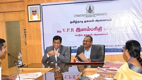 தகவல் அறியும் உரிமைச் சட்டத்தில் தவறான தகவல்களை வழங்கக்கூடாது: மாநில தகவல் ஆணையா் பேச்சு