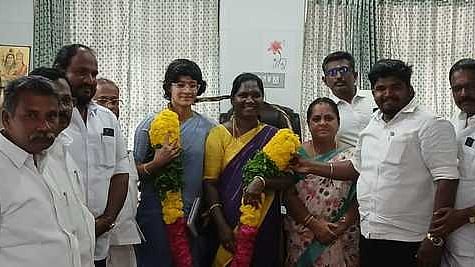 கம்பம் நகா்மன்றத் தலைவா், துணைத் தலைவருக்கு எதிரான நம்பிக்கையில்லாத் தீா்மானம் தோல்வி