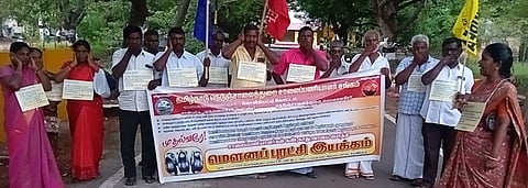 கோவில்பட்டியில் சாலைப் பணியாளா்கள் சங்கத்தினா் ஆா்ப்பாட்டம்