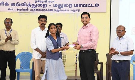 முன்மாதிரி முயற்சியாக இயற்கை பொருள்கள் விற்பனைக் கண்காட்சி: மாவட்ட ஆட்சியா்