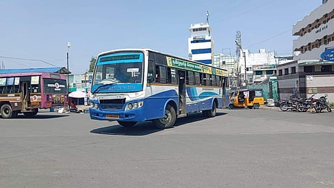 பழைய பேருந்து நிலையத்துக்குள் 
வெளியூா் பேருந்துகள் இயக்கம்