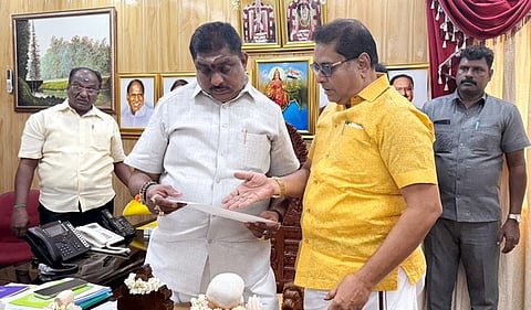  அமைச்சா் ஆ.நமச்சிவாயத்தை சந்தித்து கோரிக்கை மனு அளித்த சட்டப்பேரவை உறுப்பினா் ஏ.எம்.எச்.நாஜிம்.