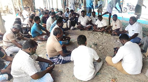 ராமேசுவரம் மீனவா்கள் இன்று முதல் காலவரையற்ற வேலை நிறுத்தம்