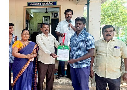 மாநில தேக்வாண்டோ போட்டிக்கு
தோ்வான மாணவருக்குப் பாராட்டு