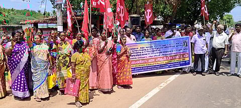 நகராட்சி, உள்ளாட்சித் துறை
ஊழியா்கள் ஆா்ப்பாட்டம்