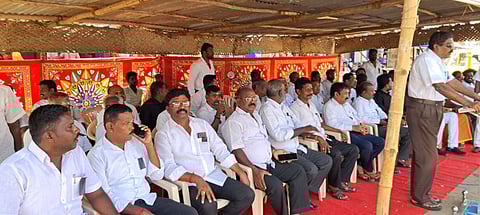 சிவகங்கையில் வழக்குரைஞா்கள்
உண்ணாவிரதப் போராட்டம்