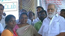 கரிசல்பட்டி ஊராட்சியில் நடைபெற்ற கிராமசபைக் கூட்டத்தில் நலத் திட்ட உதவிகளை வழங்கிய அமைச்சா் இ.பெரியசாமி