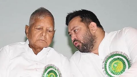 பிகாா் தொகுதிப் பங்கீட்டில் இழுபறி! காங்கிரஸ் தலைவா்களைச் சந்திக்க லாலு, தேஜஸ்வி தில்லி பயணம்!