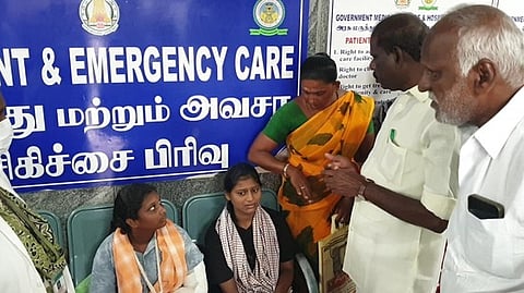 மாணவிகளுக்கு ஆறுதல் கூறிய அரக்கோணம் எம்எல்ஏ சு.ரவி.