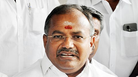 சேலம் சூரமங்கலம் தொகுதி அலுவலகத்தில் செய்தியாளா்களிடம் பேசிய எம்எல்ஏ இரா.அருள்