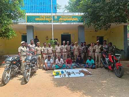 மான் வேட்டை: 5 போ் கைது