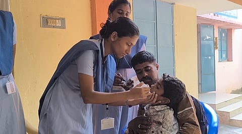 போலியோ சொட்டு மருந்து சிறப்பு முகாம். 