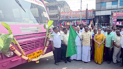 நகரப் பேருந்து சேவையை தொடங்கி வைத்த எம்எல்ஏ எழிலரசன்.