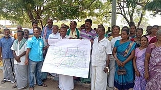 ஆட்சியா் அலுவலகத்தில் மனு அளித்த சென்னமரெட்டிபட்டி மக்கள்