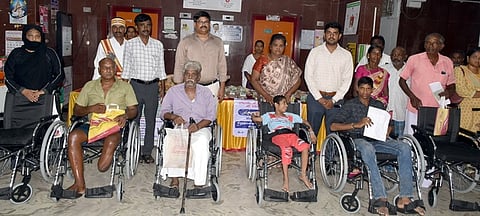  பயனாளிகளுக்கு நலத்திட்ட உதவிகளை வழங்கிய ஆட்சியா் வ. மோகனச்சந்திரன். 