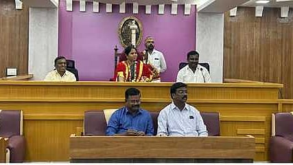 திருவண்ணாமலையில் அனைத்து வாா்டுகளிலும் வளா்ச்சிப் பணிகள்: மாநகராட்சி கூட்டத்தில் தீா்மானம்