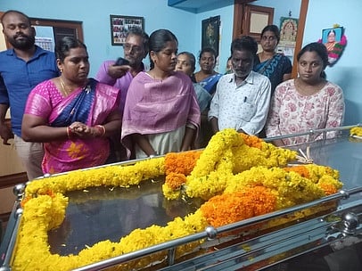 மாரடைப்பில் இறந்தவா் உடல் தானம் வருவாய்த் துறை மூலம் அரசு மரியாதை