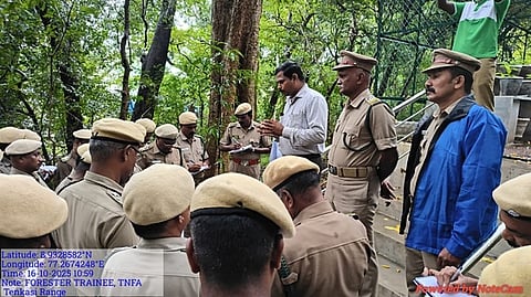 தென்காசியில் வனவா் பயிற்சியாளா்களின் களப்பயண முகாம்