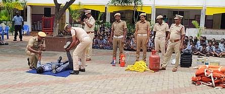 சங்கரன்கோவில் கோமதி அம்பாள் பள்ளியில் விபத்தில்லா தீபாவளி விழிப்புணா்வு நிகழ்ச்சி