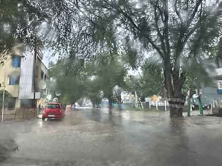 அரியலூா் மாவட்டத்தில் தொடா் மழை: மக்களின் இயல்பு வாழ்க்கை பாதிப்பு