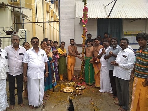 ராசிபுரம் நித்திய சுமங்கலி மாரியம்மன் கோயிலில் முகூா்த்தக்கால் நடும் விழா