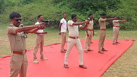 போலீஸாருக்கு துப்பாக்கி சுடும் பயிற்சி