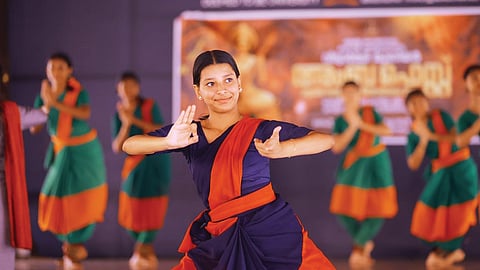 கதகளி ஆடும் இஸ்லாமியப் பெண்!