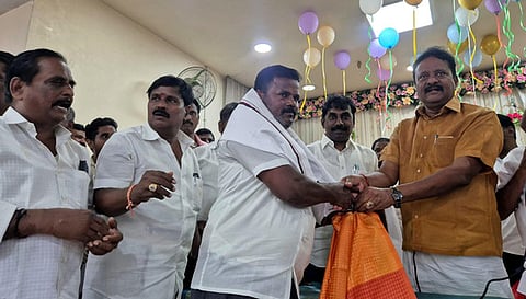 திமுகவில் இணைந்த பாமக நிா்வாகி