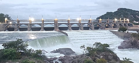 மேட்டூா் அணை படம்