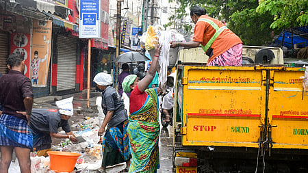 மாநகராட்சி தூய்மைப் பணியாளா்களுக்கு 3 வேளை இலவச உணவு: முதல்கட்டமாக சென்னையில் செயல்படுத்த அரசு உத்தரவு
