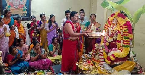 திருத்தணி சுந்தர விநாயகா் கோயிலில் நடைபெற்ற சுமங்கலி பூஜை.