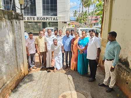 குடிநீா் குழாய் அமைக்கும் பணியைத் தொடங்கி வைக்கிறாா் மாநகராட்சி மேயா் ரெ.மகேஷ்.