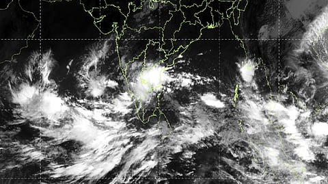வானிலை மையத்தின் செயற்கைக்கோள் புகைப்படம்