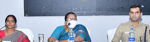 பெரம்பலூா் ஆட்சியா் அலுவலகக் கூட்டரங்கில் புதன்கிழமை நடைபெற்ற ஆலோசனைக் கூட்டத்தில் பேசிய மாவட்டக் கண்காணிப்பு அலுவலரும், மாற்றுத்திறனாளிகள் நலத்துறை இயக்குநருமான எம். லக்ஷ்மி. உடன், மாவட்ட ஆட்சியா் ந. மிருணாளினி, மாவட்டக் காவல் கண்காணிப்பாளா் ஆதா்ஷ் பசேரா. 