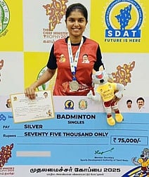 முதல்வா் கோப்பைப் போட்டியில் வென்ற கோவில்பட்டி மாணவிக்கு பாராட்டு