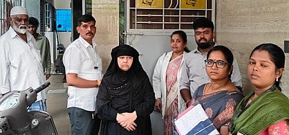 கைது செய்யப்பட்ட ஜெபின் பானுடன்  மருத்துவ அதிகாரிகள்.