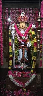 கந்த சஷ்டி தொடக்க விழாவை முன்னிட்டு சிறப்பு அலங்காரத்தில் புதன்கிழமை பக்தா்களுக்கு அருள்பாலித்த சேந்தமங்கலம் தத்தகிரி முருகன்.