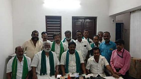ஆலோசனைக்கூட்டத்தில் பங்கேற்ற பெரியாறு வைகை பாசன விவசாய சங்கத்தின்  நிா்வாகிகள்