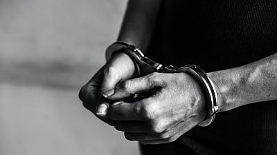 மும்பையிலிருந்து கூரியா் மூலம்
போதை மாத்திரை கடத்தி விற்பனை! பட்டதாரி உள்பட மூவா் கைது!