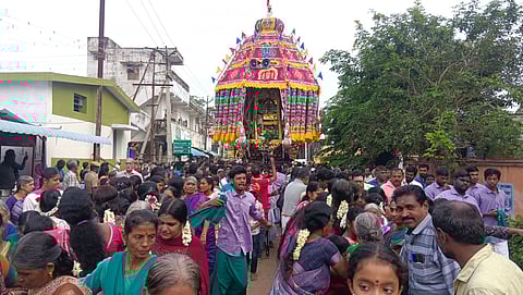 சிக்கல் சிங்காரவேலவர் கோயில் தேரோட்டம்.