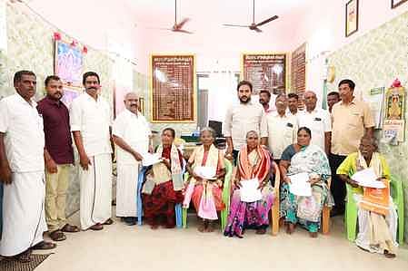  பயனாளிகளுக்கு தொகுப்பு வீடுகள் கட்டுவதற்கான பணி ஆணைகளை வழங்கிய செஞ்சி மஸ்தான் எம்எல்ஏ