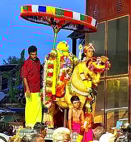 பிறவி மருந்தீஸ்வரா் கோயிலில் சூரசம்ஹாரம்