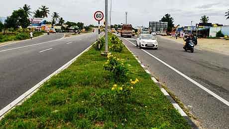   வாழப்பாடி புதுப்பாளையத்தில் சேலம் - சென்னை  புறவழிச்சாலையில் புதிய பேருந்து நிறுத்தம் அமைக்கக் கோரும் இணைப்புச்சாலை பகுதி. 