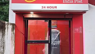 மூடப்பட்டுள்ள அரக்கோணம் அஞ்சல் துறை ஏடிஎம் மையம்