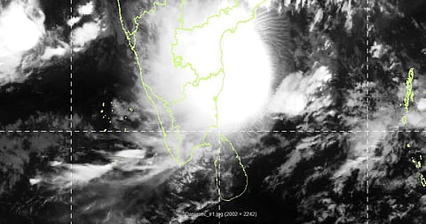வானிலை ஆய்வு மையத்தின் செயற்கைக்கோள் புகைப்படம்