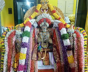 திருக்கல்யாண உற்சவத்தில் அருள்பாலித்த வள்ளி, தெய்வானை சமேத முருகப் பெருமான்.  